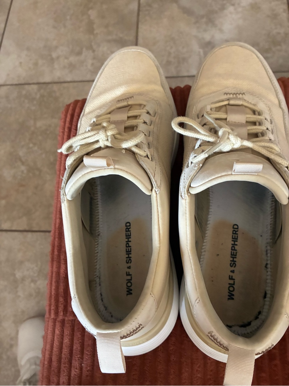 WOLF & SHEPHERD Men’s Cream Slip-On Sneakers